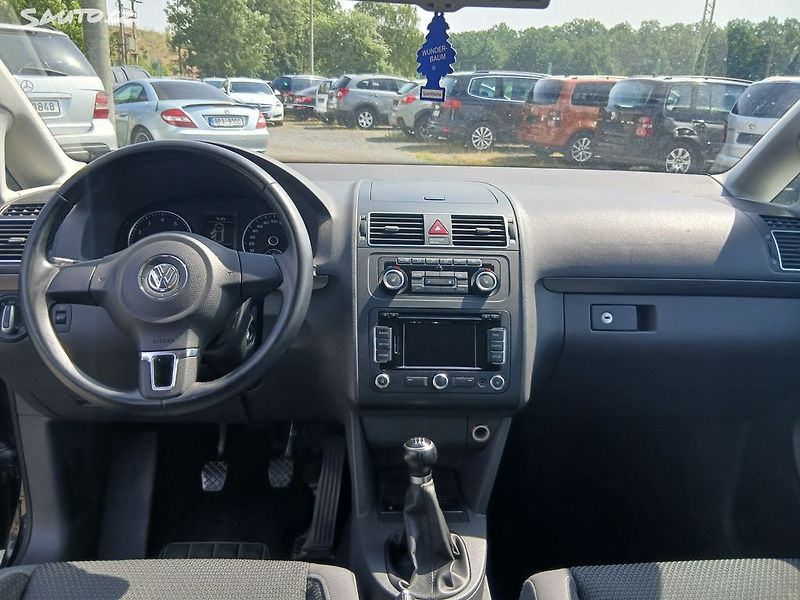 Volkswagen Touran (2012) 1.4 TSI, 7 míst - fotka 23 z 34