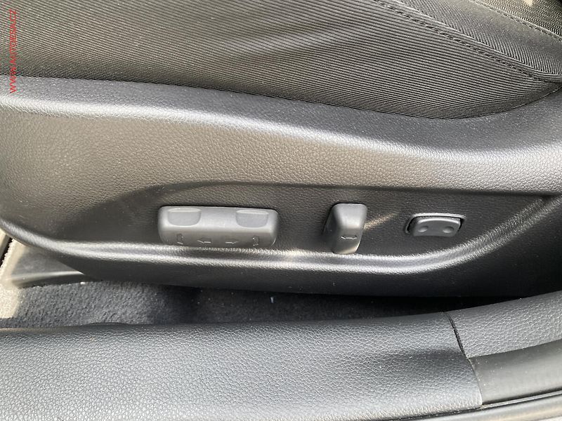 Hyundai i40 (2013) 2.0GDi, AC, park.asist - fotka 14 z 17