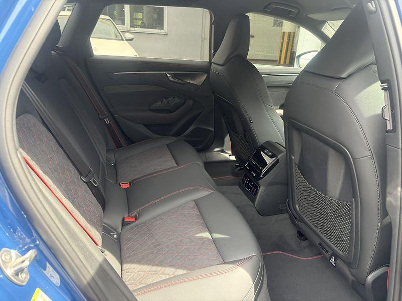 Audi A6 3.0TDi 220kW S-Line - fotka 17 z 22