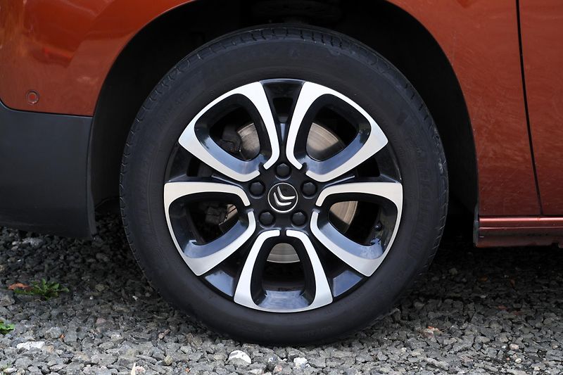 Citroën Berlingo XL 1.5 HDi, 7 - míst, ČR, HUD - fotka 4 z 38