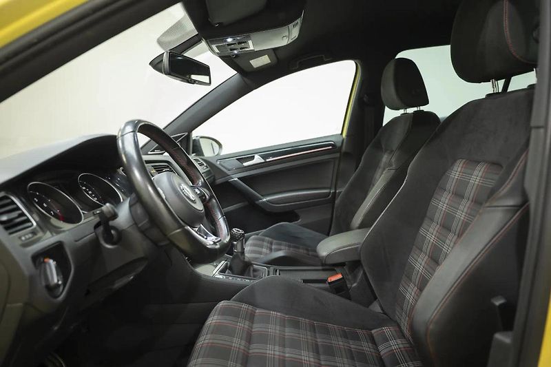 Volkswagen Golf GTI Performance 2.0 169 kW - fotka 10 z 36