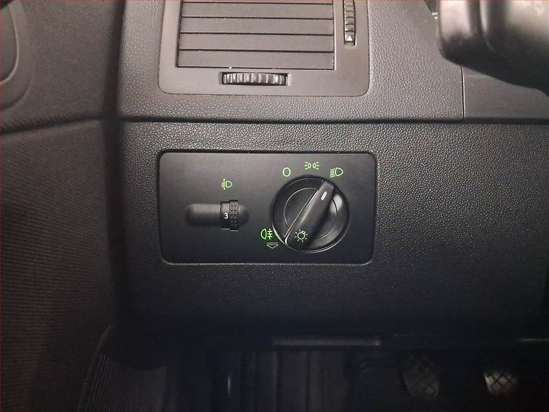 Škoda Fabia (2006) 1.2 12V, nová STK, jezdí dobře - fotka 15 z 16
