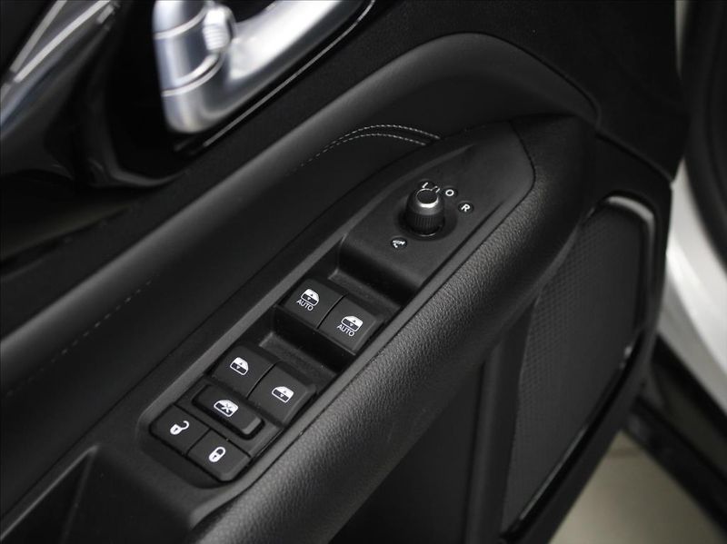 Jeep Compass 1,3 i AT Anniversary Kamera ČR - fotka 18 z 29
