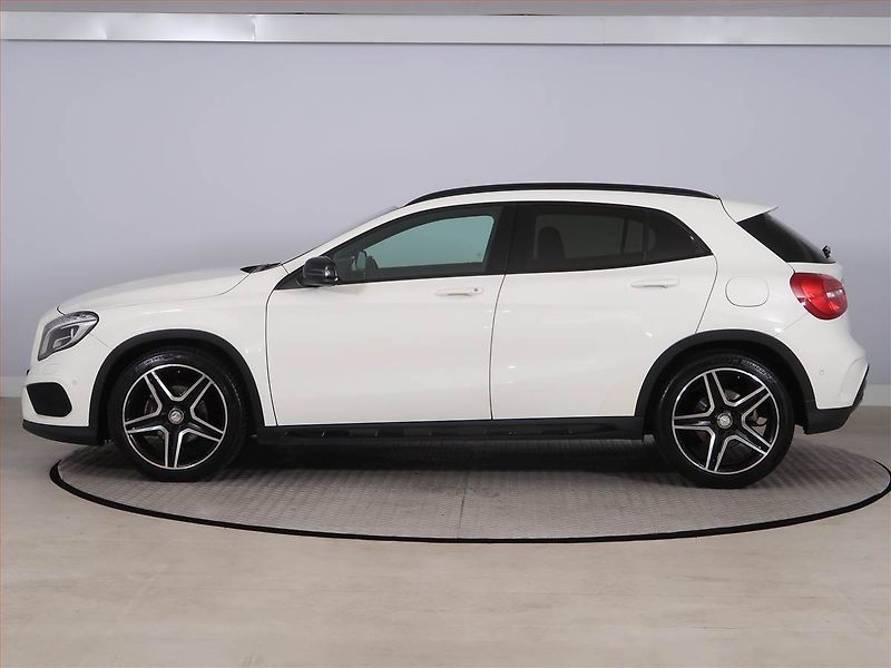 Mercedes-Benz GLA (2017) AMG line 200 d 4MATIC - fotka 3 z 22