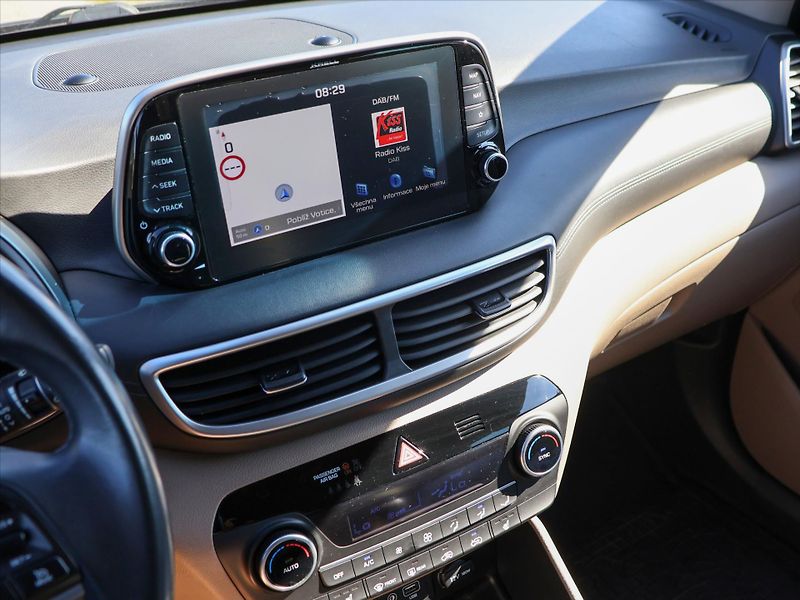 Hyundai Tucson 1,6 CRDI 100 kW 4x4 LED CZ - fotka 21 z 35