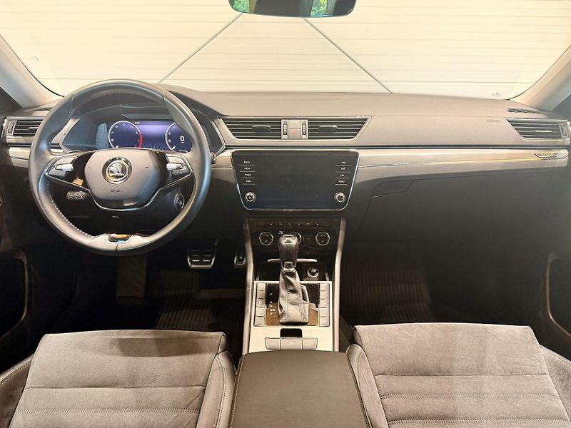 Škoda Superb 2.0 TSi 206 Kw DSG 4x4 Scout - fotka 6 z 32