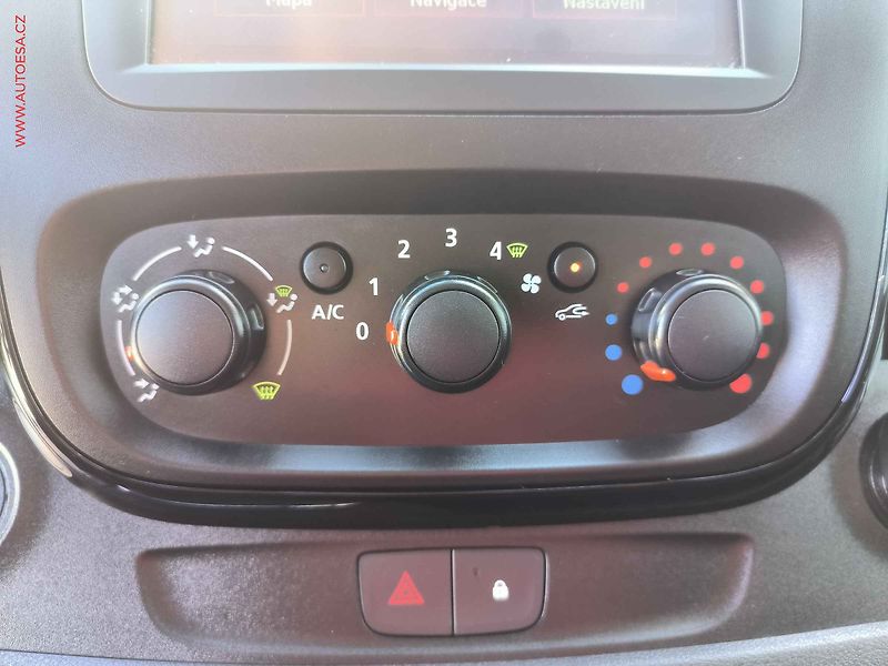 Opel Vivaro (2016) 1.6CDTi L2 9míst, 107kW, navi - fotka 15 z 24