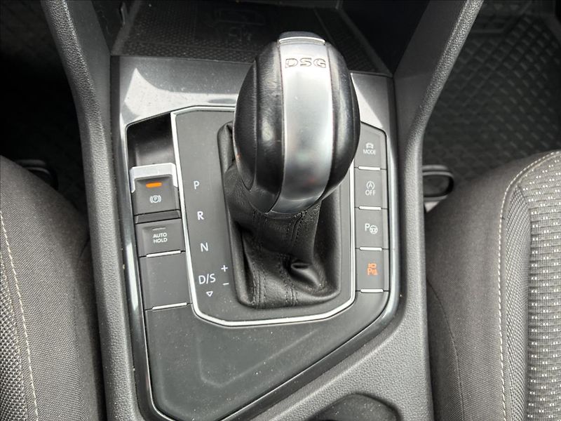 Volkswagen Tiguan Allspace 2,0 TDI PANO TAŽNÉ KAMERA 360 - fotka 17 z 34