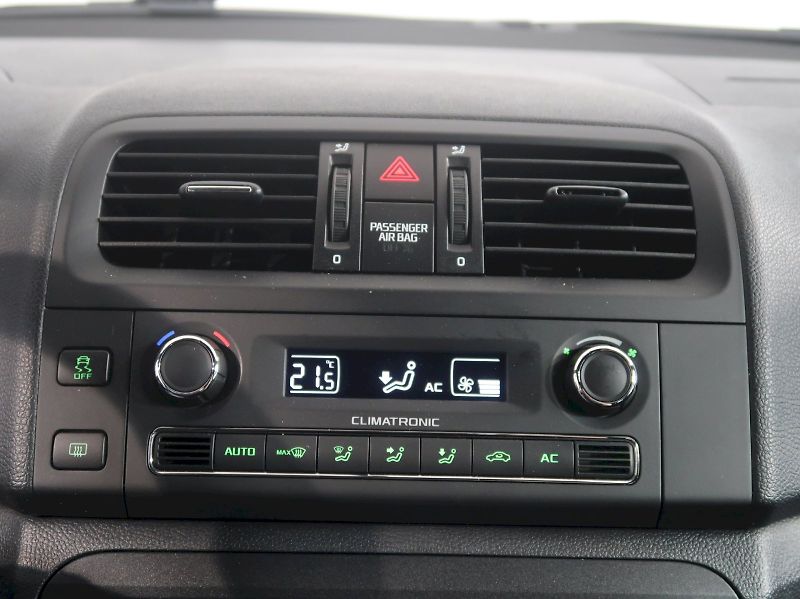 Škoda Fabia (2011) RS 1.4TSI 132KW DSG - fotka 19 z 25