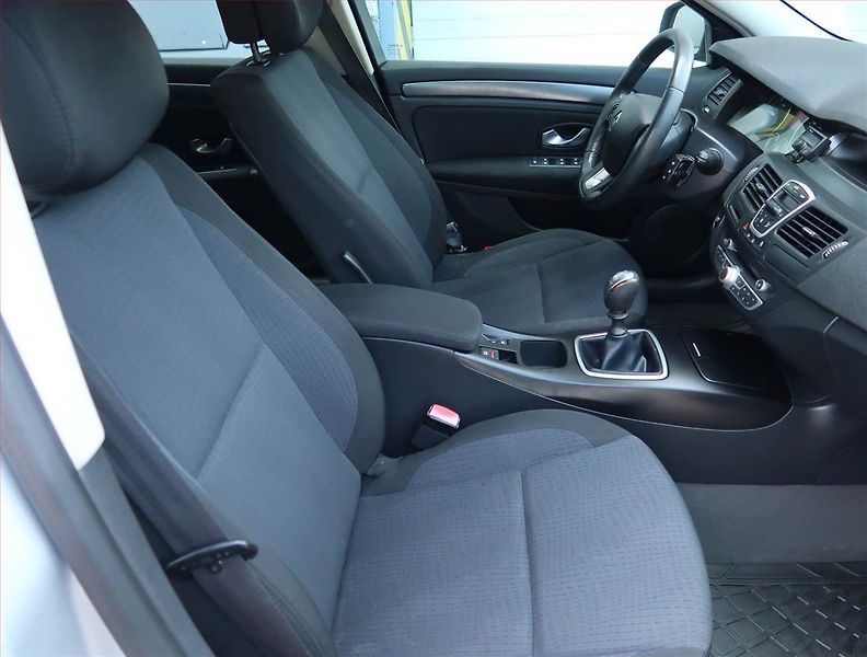 Renault Laguna (2009) 2.0 DCi, po STK, CZ doklady - fotka 9 z 14