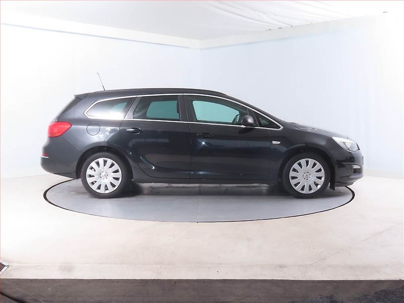 Opel Astra (2015) 1.4 T, Tempomat, Park. senzory - fotka 6 z 15