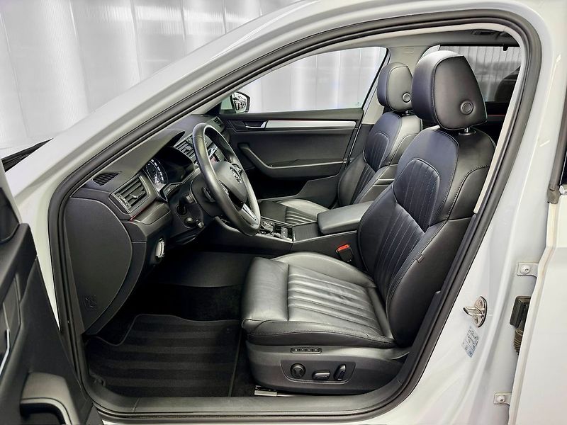 Škoda Superb 2.0TDI DSG 4X4 STYLE, ACC, PAN - fotka 10 z 27