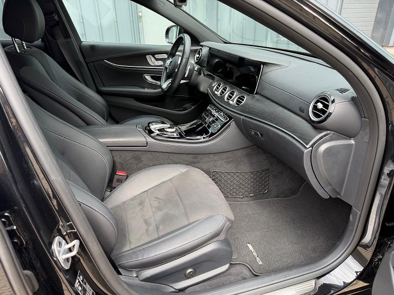 Mercedes-Benz Třídy E TOP / AMG 4matic/v zimě nejeté - fotka 21 z 30