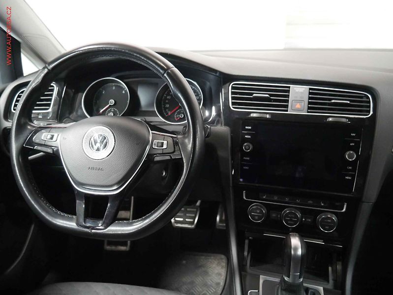 Volkswagen Golf (2019) 2.0TDi, DSG - fotka 11 z 20