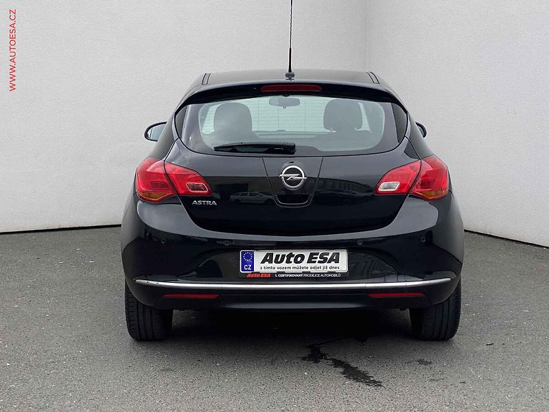 Opel Astra (2015) 1.6i, Selection, +kola - fotka 5 z 17