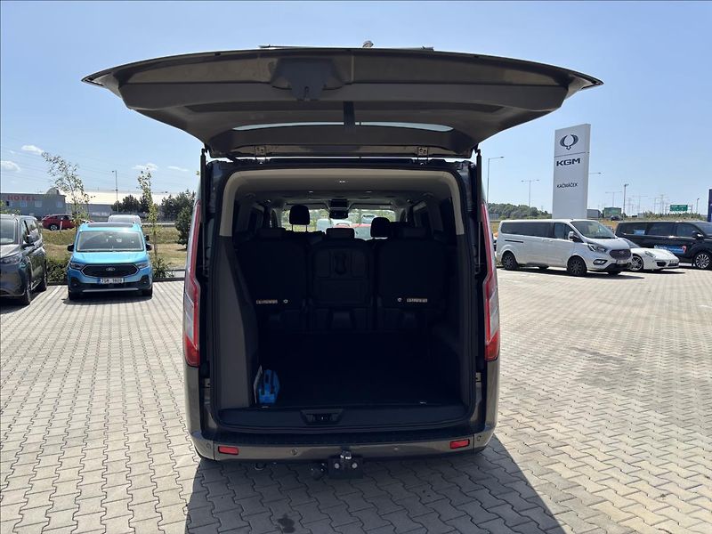 Ford Tourneo Custom 2,0 EcoBlue 110kW L2 Titanium - fotka 10 z 41