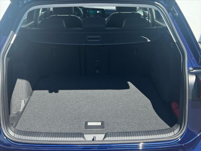 Volkswagen Golf Variant 1,5 TSi 110kW LIFE  8 - fotka 14 z 27