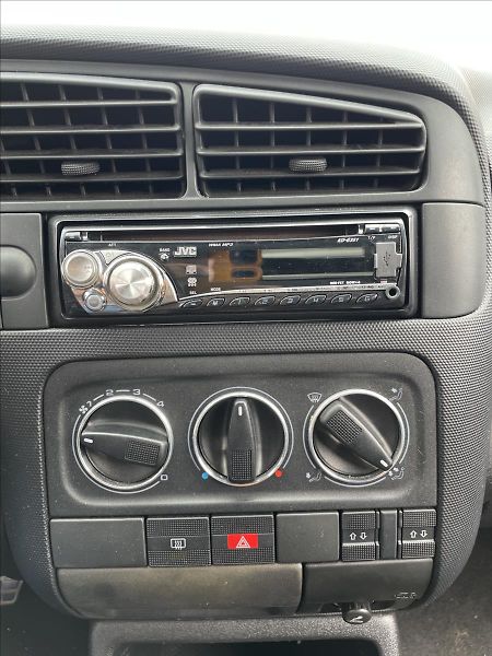 Volkswagen Golf 2,0i 85kW*Pěkný stav* - fotka 21 z 44