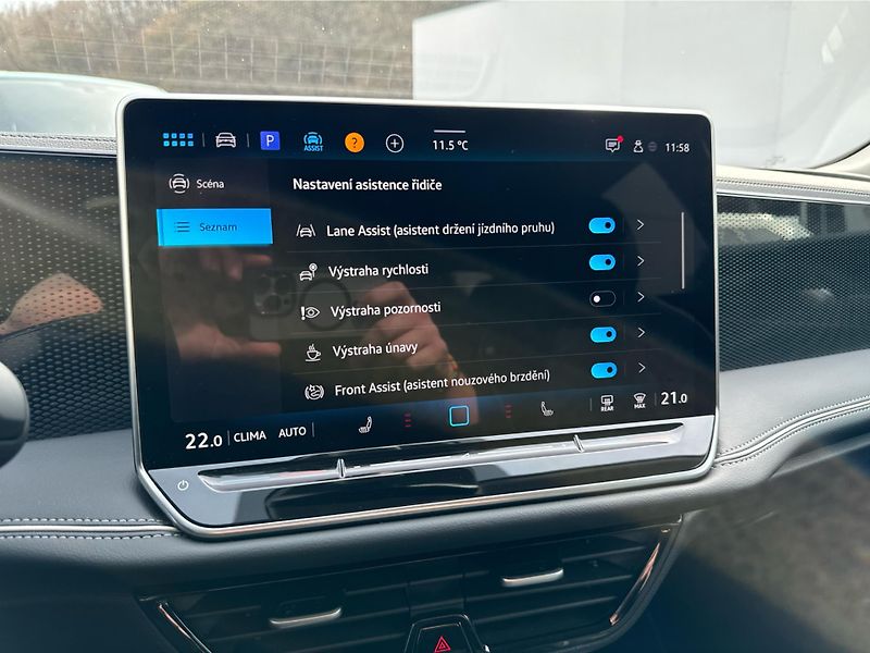 Volkswagen Passat Business 1.5 eTSI 110 kW DSG V - fotka 16 z 24
