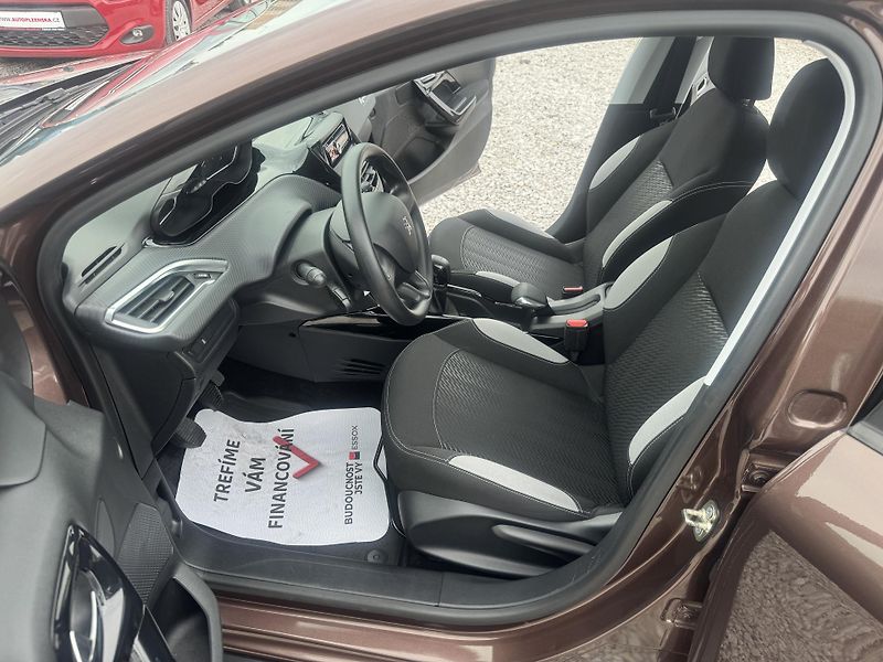 Peugeot 2008 (2013) 1,2(60KW), ČR - fotka 12 z 29