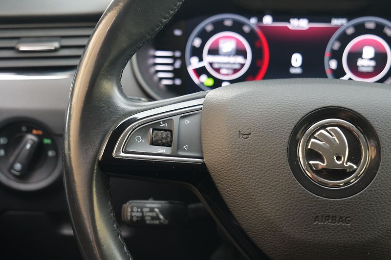Škoda Octavia 2.0 TDI DSG Kamera Style+ - fotka 18 z 35