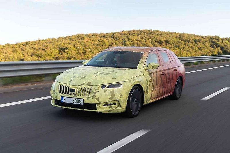 Škoda Octavia Combi IV se zatím skrývá pod kamufláží