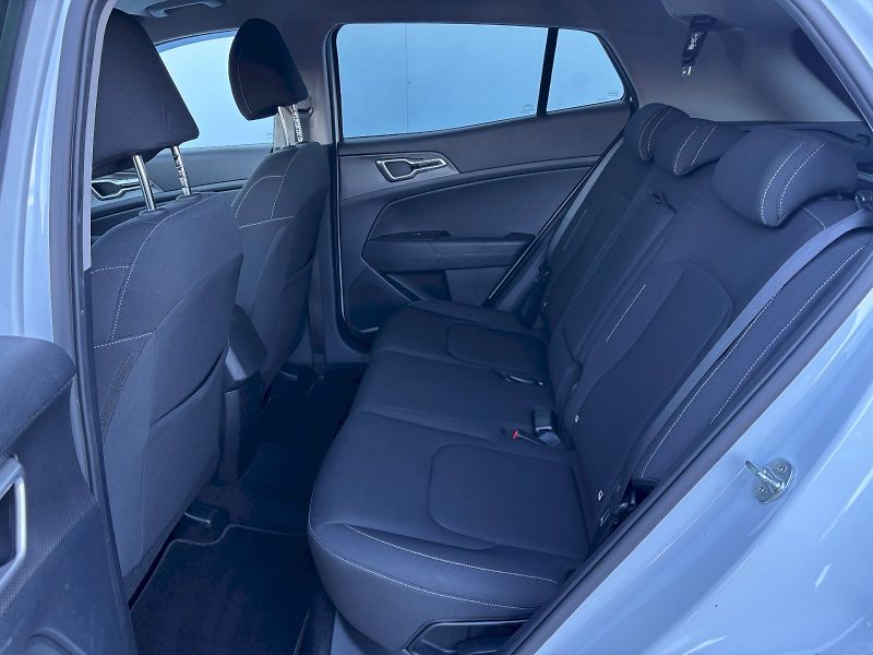 Kia Sportage (2022) 1.6 T-GDI 110kW - fotka 24 z 35