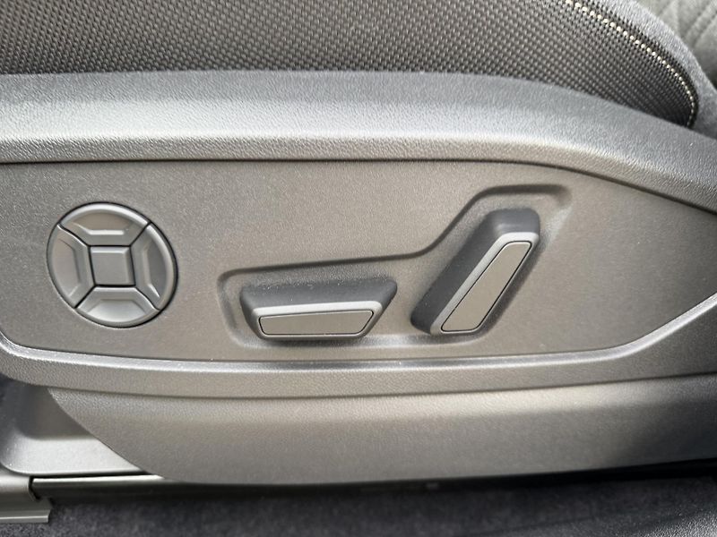 Audi Q5 (2026) TDI 150kW 4X4 S-LINE R20 3D!!! - fotka 40 z 51