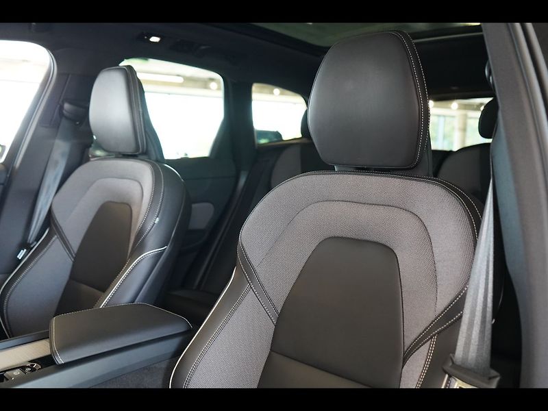 Volvo XC60 T8 PLUS Black Edition, 360°,HK - fotka 19 z 47