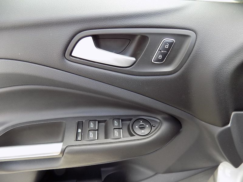 Ford Kuga (2016) 2.0TDCi/Individual/AWD/AT/ - fotka 22 z 44