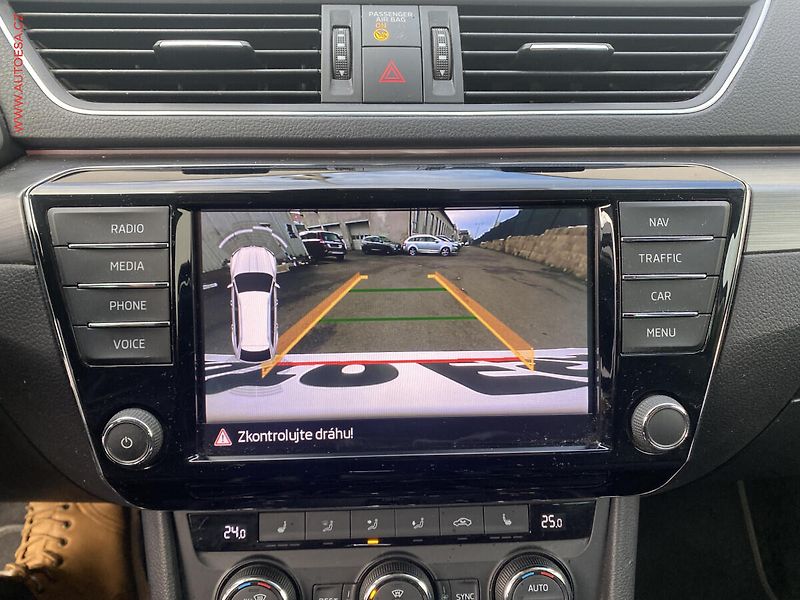 Škoda Superb (2016) 1.6 TDi, Style, DSG, kůže - fotka 17 z 18