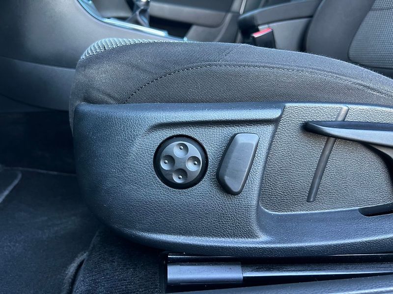 Volkswagen Passat TDI-ALU-NAVI-PLNÝ SERVIS - fotka 16 z 45