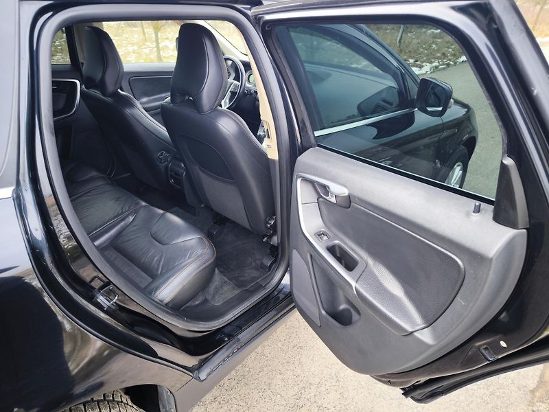Volvo XC60 2,4 D 129kW 1 MAJITELKA - fotka 20 z 41
