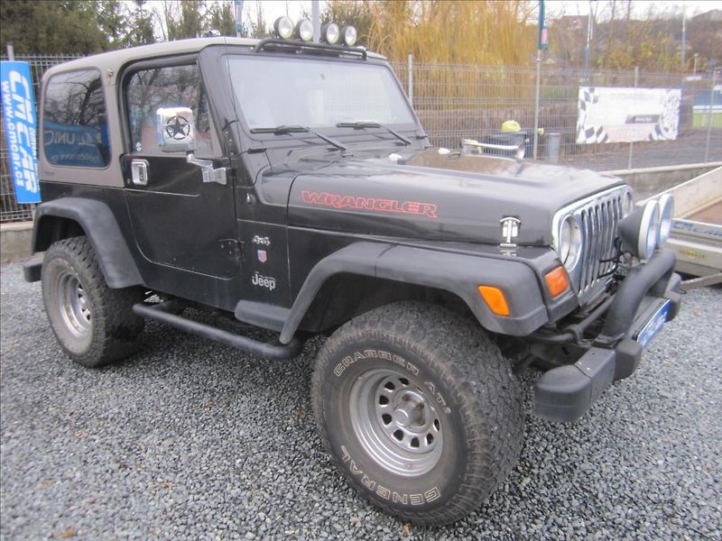 Jeep Wrangler 2.5i 4x4, Hardtop - fotka 3 z 38
