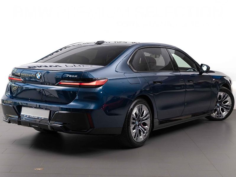 BMW Řada 7 750e xDrive - fotka 5 z 23