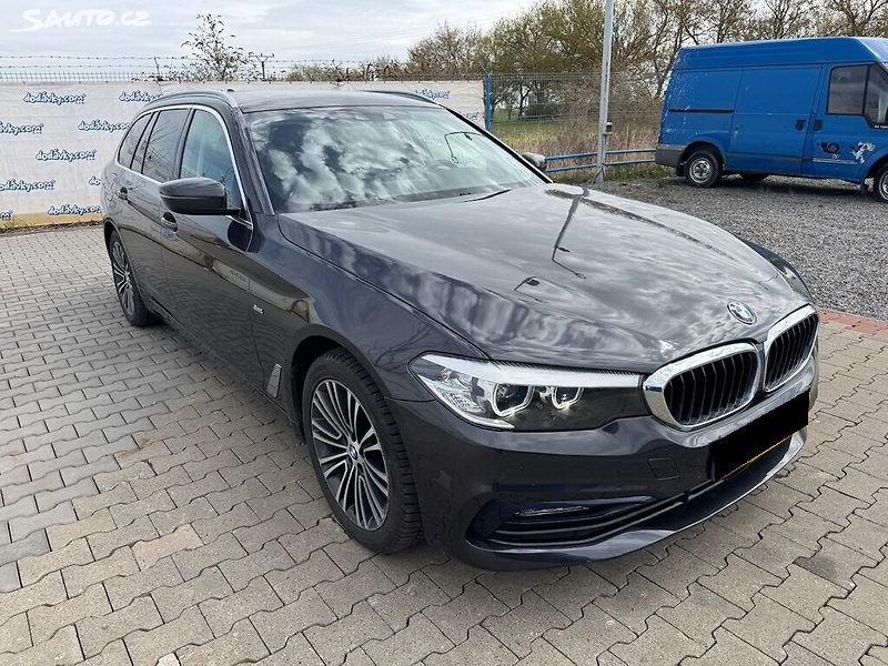 BMW Řada 5 (2017) 520d xdrive Sportline kombi - fotka 4 z 50
