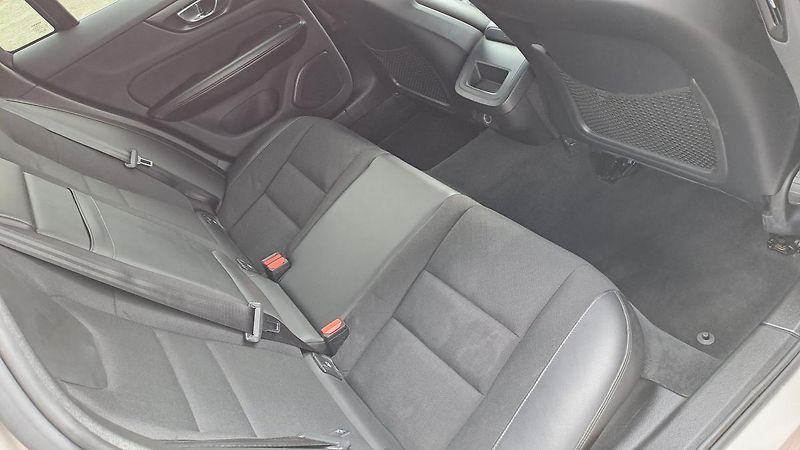 Volvo V60 2.0 D3 Momentum NAVI - fotka 10 z 31