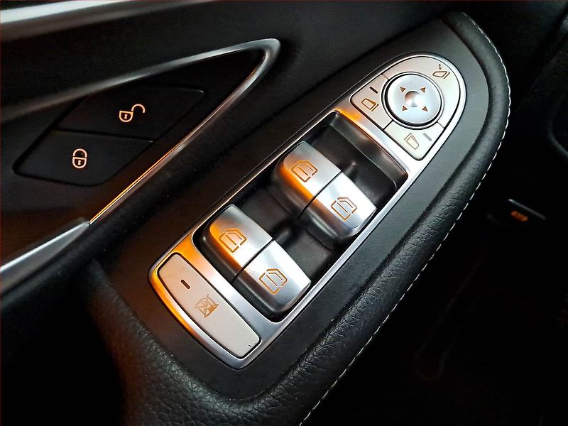 Mercedes-Benz GLC (2016) AMG line 250 d - fotka 16 z 21