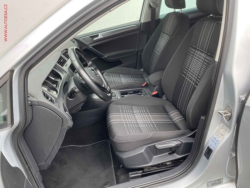 Volkswagen Golf (2015) 1.6 TDi, Lounge, DSG, +kola - fotka 9 z 18