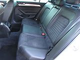 Volkswagen Passat (2018) 2.0TDi, 2.maj,ČR, R-Line, DSG - náhled 10