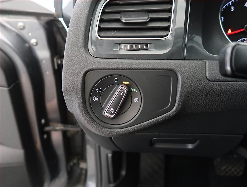 Volkswagen Golf (2017) 1.4 TSI, Automat, Navi - fotka 20 z 22
