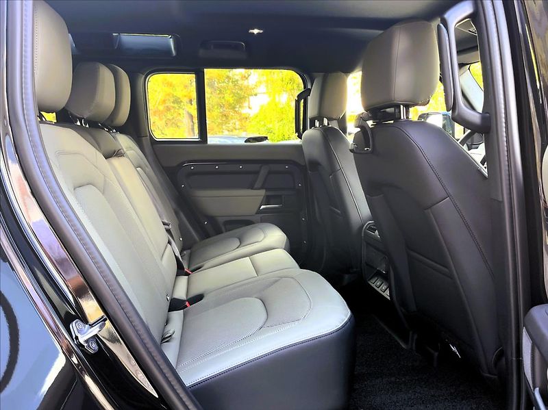 Land Rover Defender (2026) 110 D200 X-DYNAMIC SE - fotka 26 z 29
