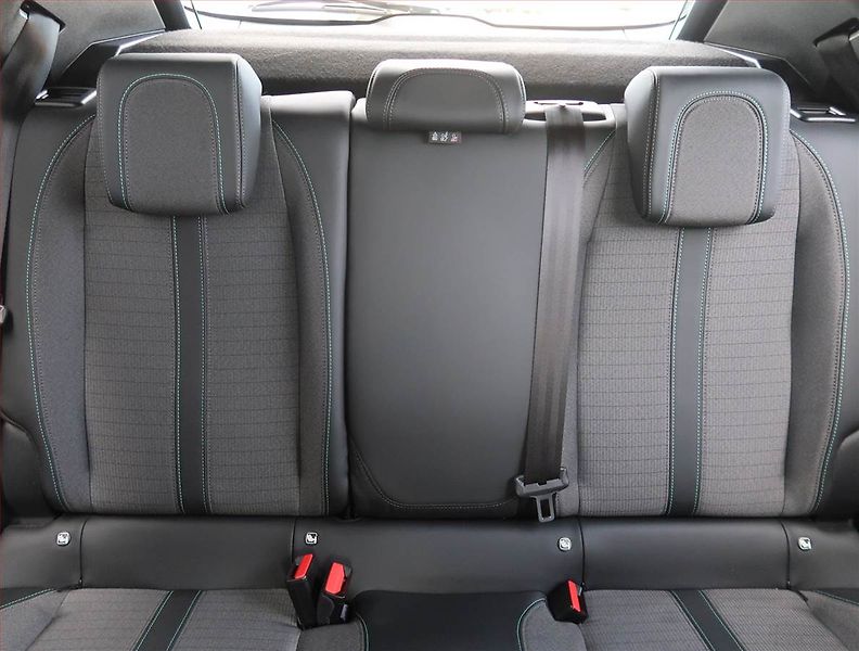 Peugeot 2008 (2023) 1.2 PureTech - fotka 10 z 25