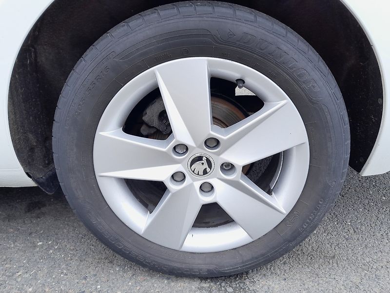 Škoda Octavia 1.6 TDI 85 kW - fotka 7 z 27