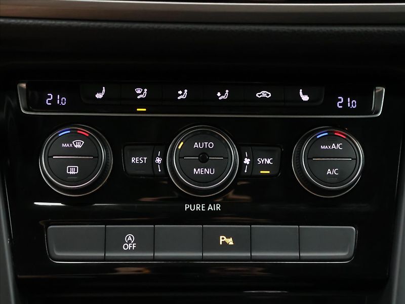 Volkswagen Touran 1,6 TDI 81kW Navi Tažné - fotka 23 z 34