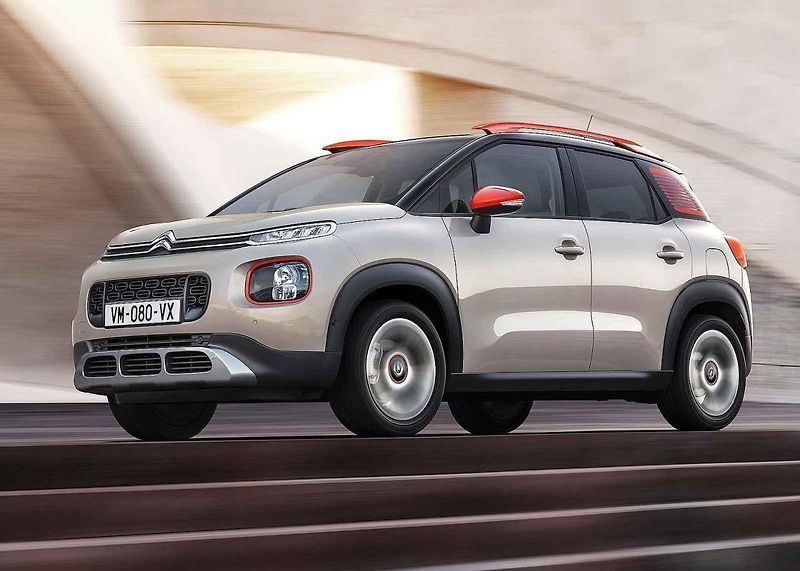 Volkswagen Tiguan (+9000 až 10 000 Kč dle výbavy). Cena: 664 900 Kč