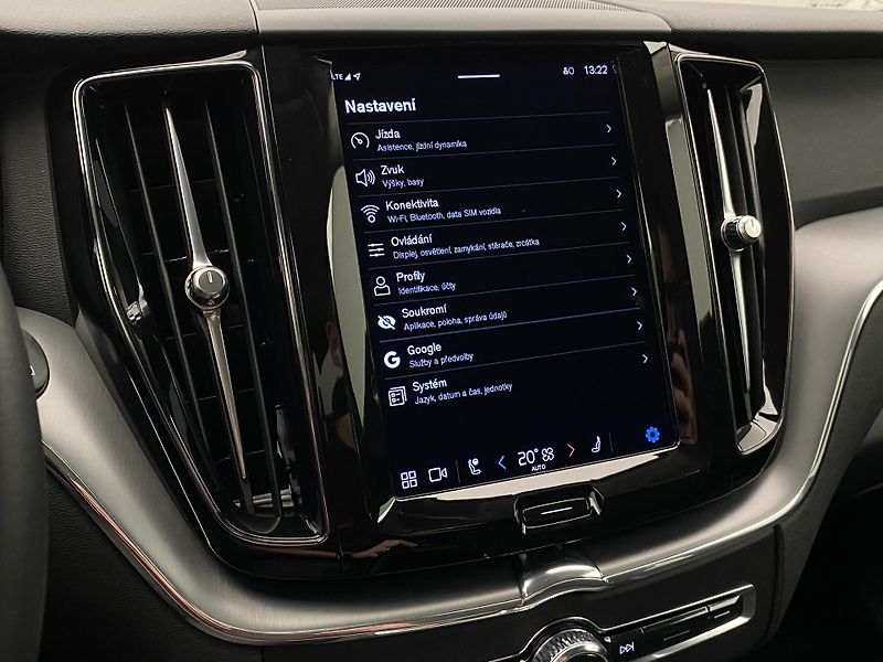 Volvo XC60 B4 CORE AUT CZ - fotka 38 z 45