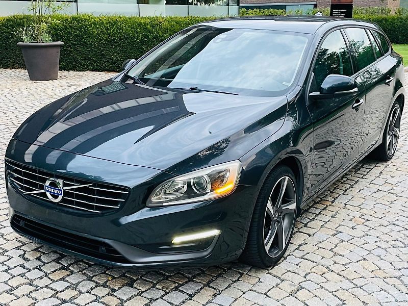 Volvo V60 2.0D3 5V AUT VÝHŘEV SERVISKA - fotka 4 z 47