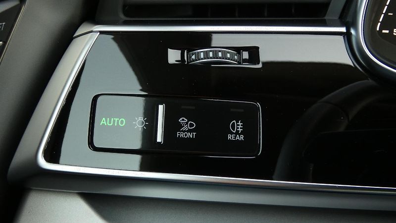 Audi Q8 55 TFSI quattro tiptronic - fotka 10 z 26