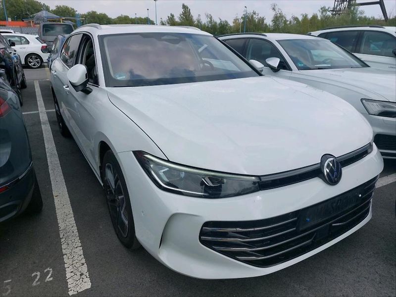Volkswagen Passat 2,0 TDI PANORAMA,WEBASTO,TAŽNÉ - fotka 2 z 12
